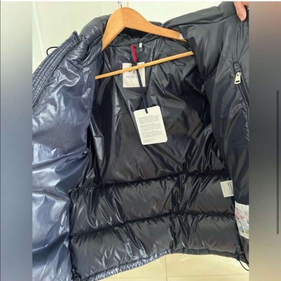 Men’s Moncler Ecrins puffer jacket - Picture 3 of 7